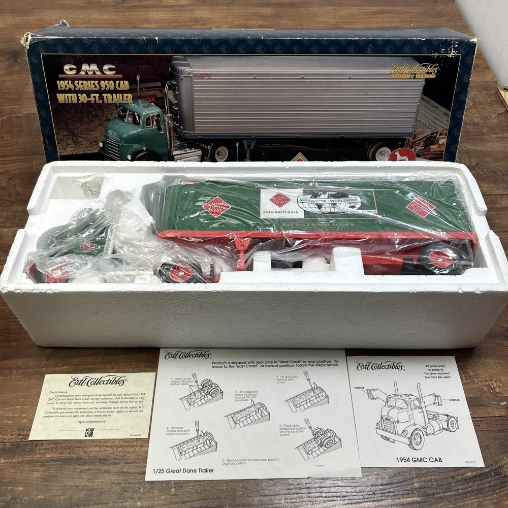 Ertl 1954 GMC 950 Cab 30' Trailer Railway Express Agency 1:25 Diecast Truck NIB